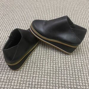 Nwot women’s Black faux leather boots size7